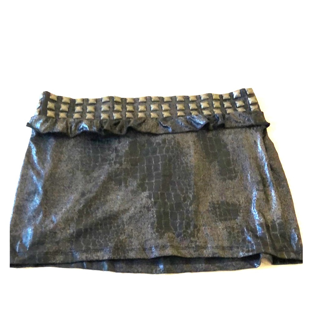 NWOT 2B BEBE METALLIC MINI SKIRT